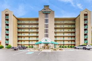 Exterior - Stylish Riverview Corner Unit, Sleeps 4, Balcony (Pigeon Forge)