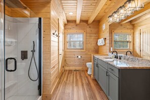Shower, towels, shampoo - Spacious Cabin, Sleep 22, Hot Tub, Game, Theatre, View (Pigeon Forge)