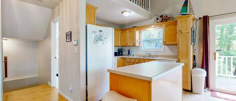 ثلاجة، ميكروويف، فرن، موقد طهي مسطح