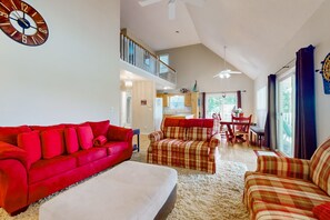 TV, DVD player, stereo, offices - Lake front home with games, fire pit, gas grill and dock (LaFollette)