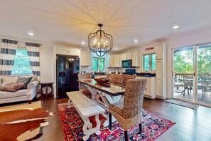 Interior - Lakefront Cabin W Private Dock・Hot Tub・Cigar room (Dandridge)