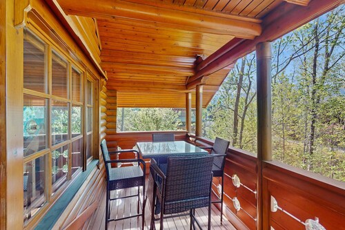 Quiet Gatlinburg Retreat・Hot tub・Fireplace・Pool