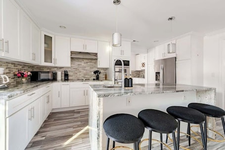 Fridge, microwave, oven, stovetop. Spacious Retreat with Game Room and Fire Pit