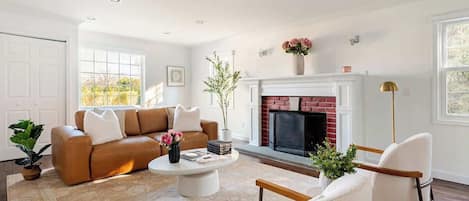 TV connectée, cheminée, espaces bureaux