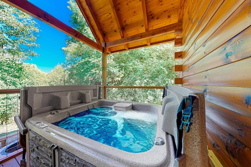 Wooded cabin w/ hot tub, fireplaces, & furnished deck