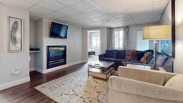 TV, fireplace, DVD player, offices