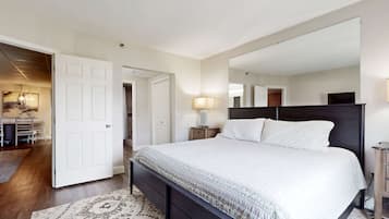 2 bedrooms, iron/ironing board, WiFi, bed sheets