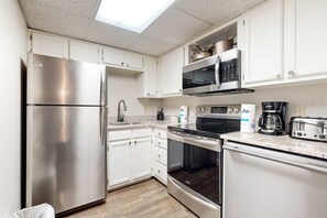 Fridge, microwave, oven, stovetop - Dual-Suite Riverside Condo, Sleeps 4, Views, Pool (Pigeon Forge)