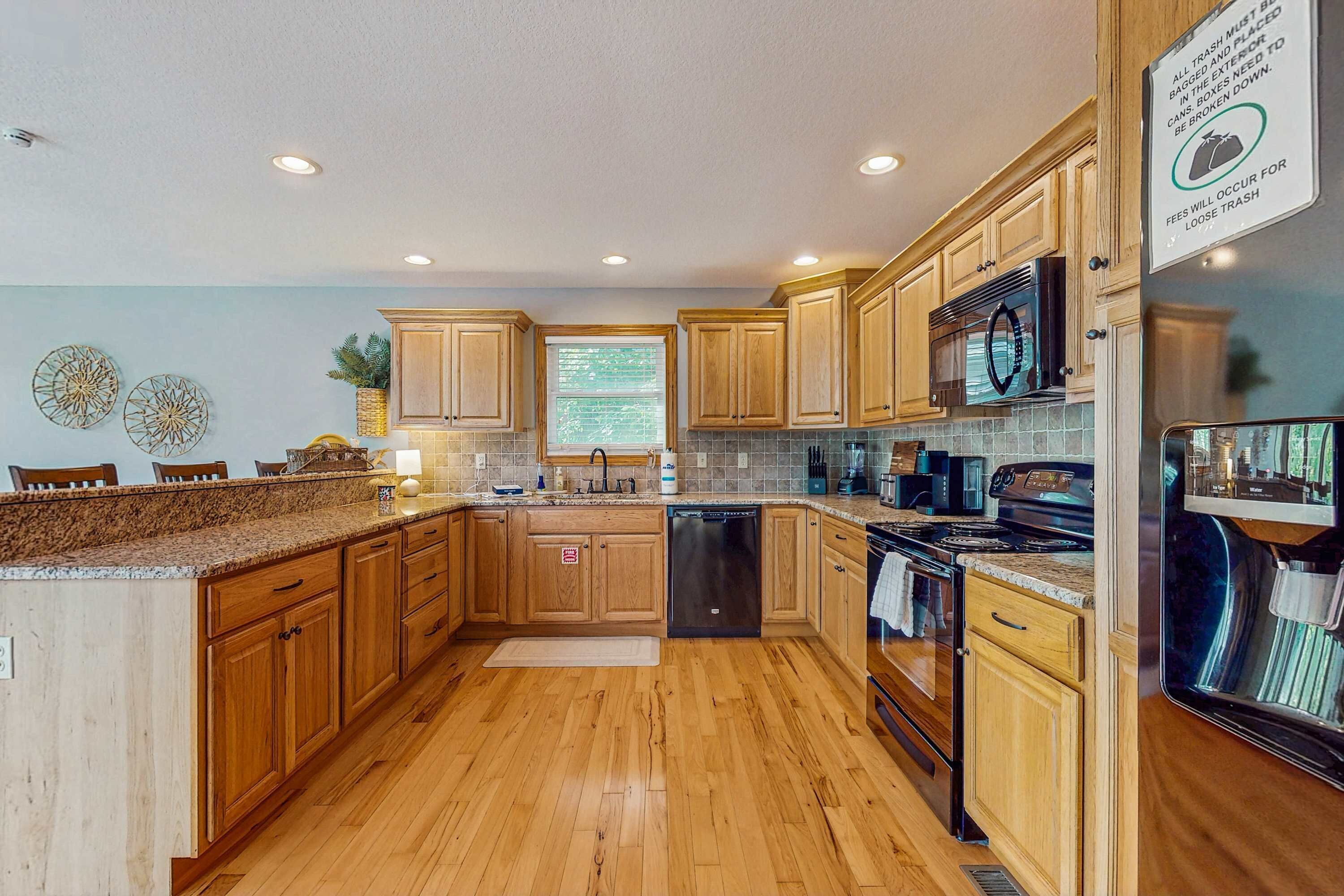 冰箱、微波炉、烤箱、炉灶