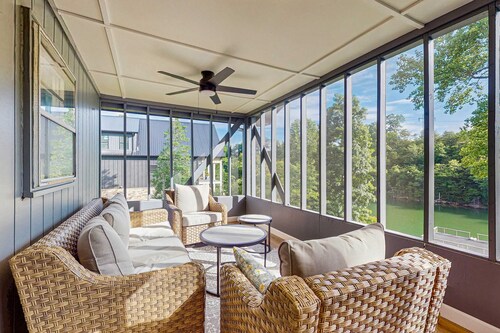 Serene Home, Sleeps 14・Dock・Waterslide・Near Marina