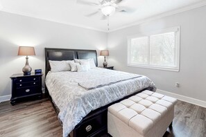 2 bedrooms, iron/ironing board, WiFi, bed sheets - Newly Remodeled Scenic Riverfront Smokies Retreat (Pigeon Forge)