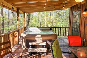 Terrace/patio - Creekside Cabin Retreat・Pet OK・Hot Tub・Foosball (Pigeon Forge)