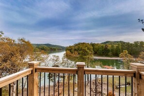 Property grounds - Lakefront Retreat, Sleeps 16, Dock, Boat Slips, Grill (New Tazewell)