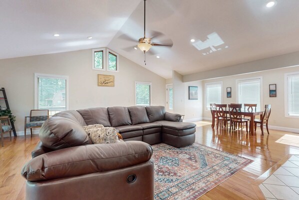 TV, fireplace, DVD player, offices