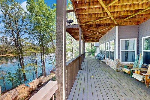 Lakefront Retreat, Sleeps 12・3 Boat Slips・Decks
