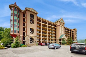 Exterior - Gatlinburg Condo Near Downtown + Pool and Balcony (Gatlinburg)