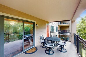 Property grounds - Gatlinburg Condo Near Downtown + Pool and Balcony (Gatlinburg)