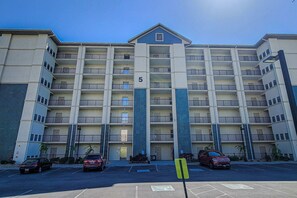Exterior - Mtn View Getaway, Sleeps 6, Bunk nook, Shared Pool (Pigeon Forge)