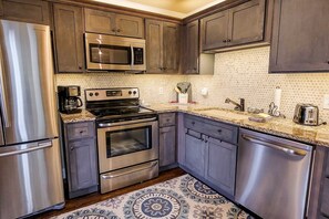 Fridge, microwave, oven, stovetop - Lovely Studio N Riverfront Community, Sleeps 2 (Townsend)