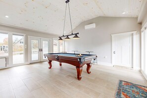 Games room - Serene Home, Sleeps 6・Game room・Basketball Hoop (Sevierville)