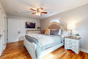 3 bedrooms, iron/ironing board, WiFi, bed sheets - Serene Home, Sleeps 6・Game room・Basketball Hoop (Sevierville)