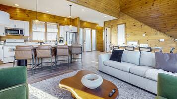 Fernseher, Kamin, Tischfußball, Arbeitsbereiche