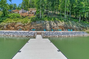 Property grounds - Luxe Lakefront Home, Sleeps 8, Private Pool, Hot Tub (Sevierville)