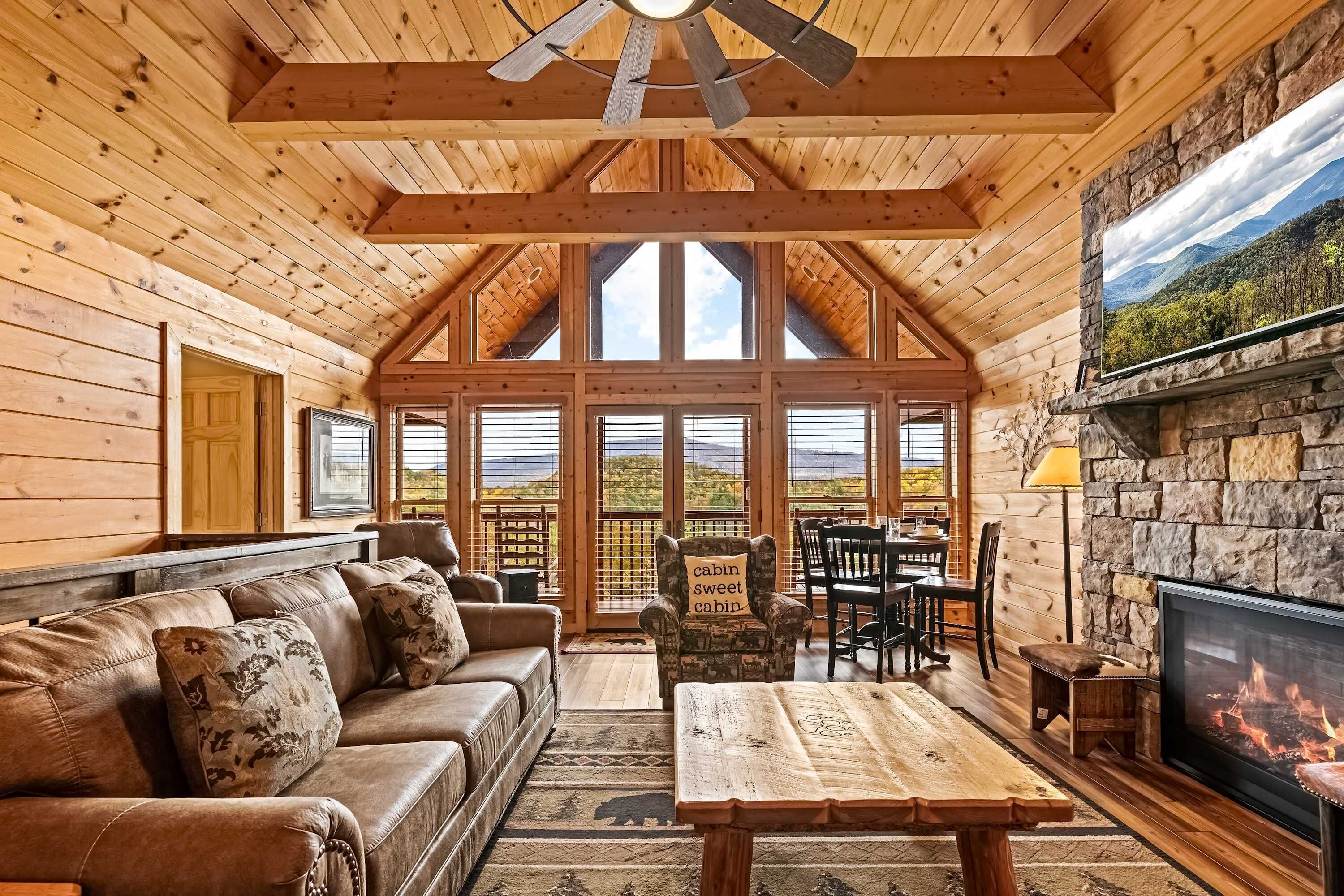 Tv, pejs, bordfodbold, kontorer