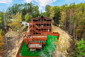 Exterior - Cabin Views, Sleeps 12, Foosball, Theater, Putt-putt (Sevierville)