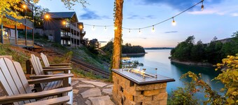 Lakefront Cabin, Sleeps 14・Private Pool・Game room