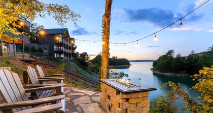 Lakefront Cabin, Sleeps 14・Private Pool・Game room