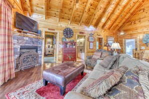 TV, fireplace, DVD player, stereo - Mtn Getaway, Sleeps 12, Spectacular Views, Hot Tub (Sevierville)