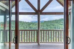 Interior - Mtn Getaway, Sleeps 12, Spectacular Views, Hot Tub (Sevierville)
