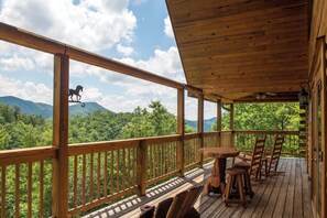 Outdoor dining - Retreat W Game Room, Sleeps 8, Hot Tub, Shared Pool (Sevierville)
