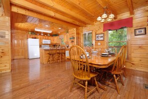 Dining - Lovely Cabin, Sleep 12, Mtn Views, Hot Tub, Fireplace (Pigeon Forge)