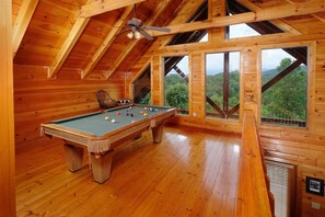 Games room - Lovely Cabin, Sleep 12, Mtn Views, Hot Tub, Fireplace (Pigeon Forge)