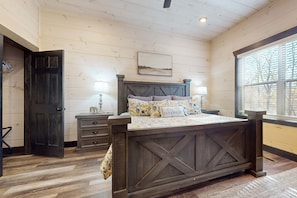 5 bedrooms, iron/ironing board, WiFi, bed sheets - Cozy Cabin, Sleep 12・Indoor pool・Theater/Game Room (Sevierville)