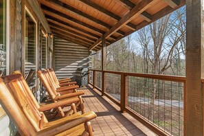 Property grounds - Cozy Cabin, Sleep 12・Indoor pool・Theater/Game Room (Sevierville)