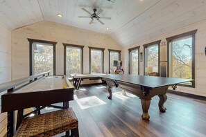 Games room - Cozy Cabin, Sleep 12・Indoor pool・Theater/Game Room (Sevierville)