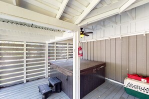 Terrace/patio - Near Dollywood Farmhouse Retreat・Hot Tub・Views (Sevierville)