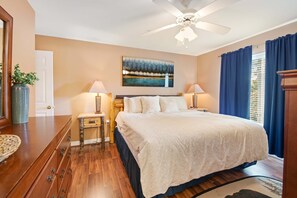 2 bedrooms, iron/ironing board, Internet, bed sheets - Riverside Family Getaway・Creek Views・Hot Tub・Pool (Sevierville)