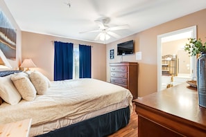 2 bedrooms, iron/ironing board, Internet, bed sheets - Riverside Family Getaway・Creek Views・Hot Tub・Pool (Sevierville)