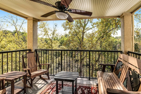 Property grounds - Riverside Family Getaway・Creek Views・Hot Tub・Pool (Sevierville)