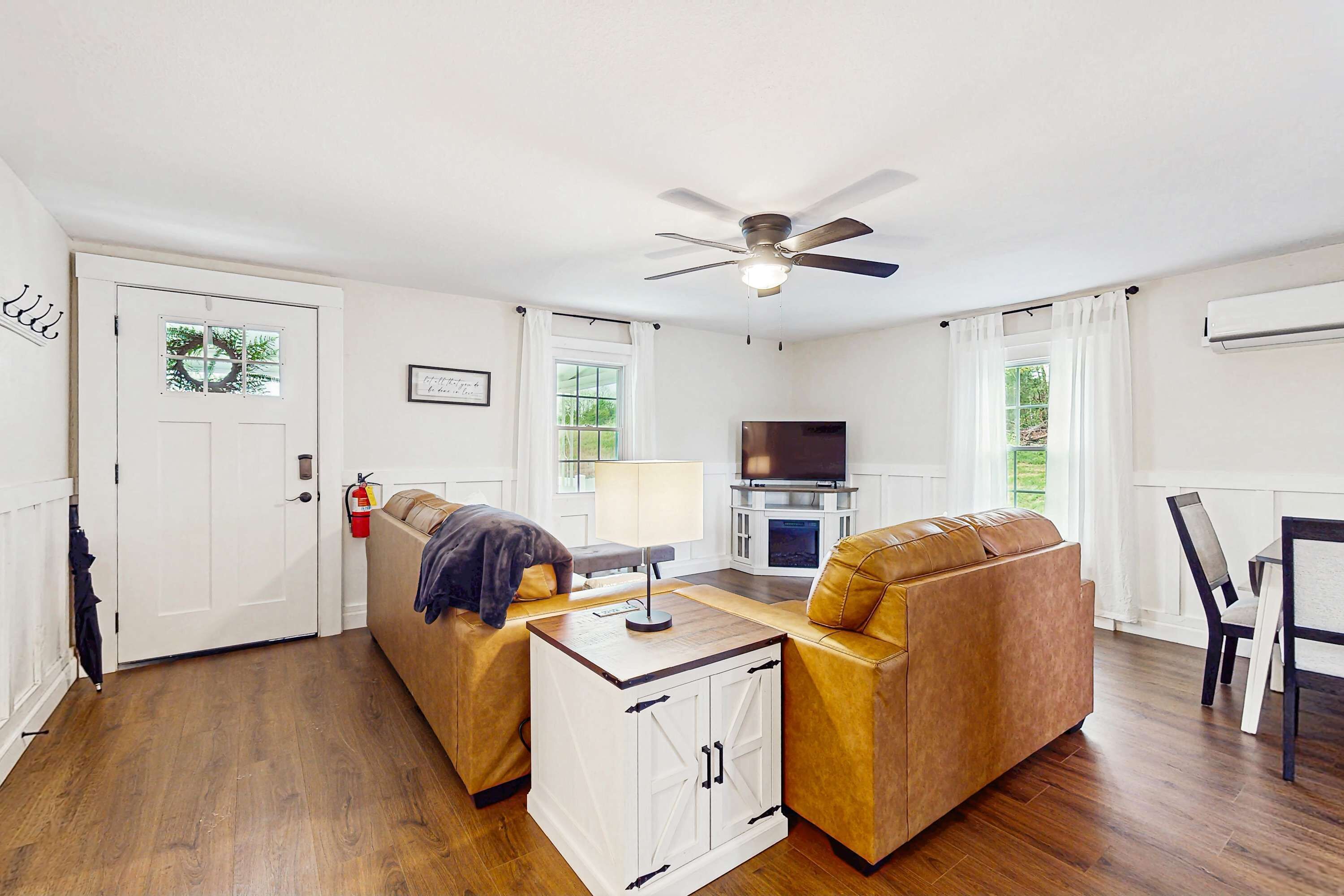 TV, fireplace, offices