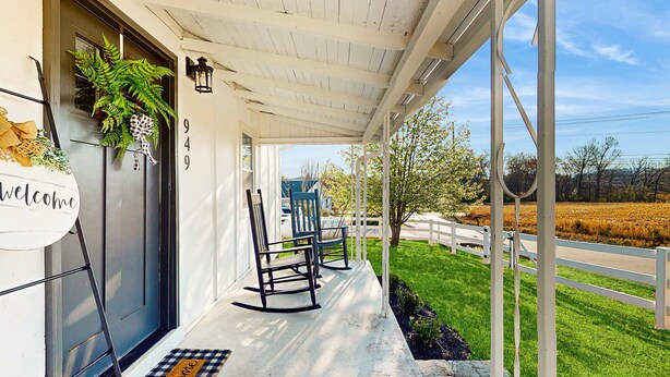 A porch with a welcome mat, two rocking chairs, and a view of a field. - 11.4 Mi to Dollywood, Serene Country Stay・Fire pit (Sevierville)