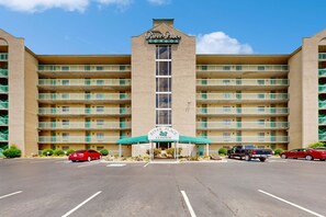 Exterior - Mountain River View Condo Escape・Pool Access・Gated (Pigeon Forge)