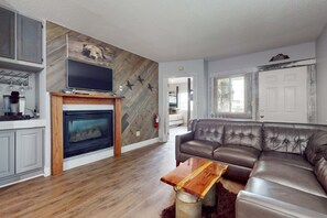 TV, fireplace, offices - Mountain River View Condo Escape・Pool Access・Gated (Pigeon Forge)