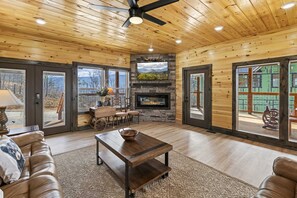 TV, fireplace, offices - Charming Theater Getaway・Pool・Hot Tub・Views・Games (Sevierville)