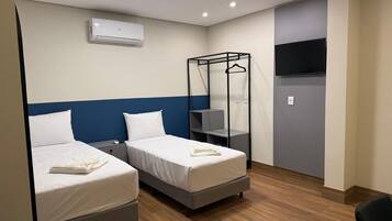 Studio, Mobility Accessible | Laptop workspace, free WiFi