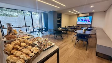 Free daily buffet breakfast